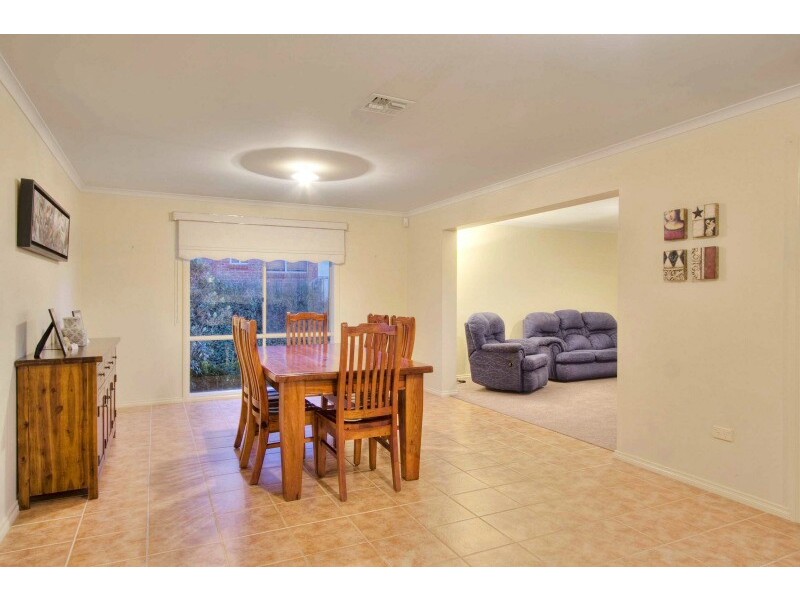 19 Fairholme Boulevard, Berwick VIC 3806