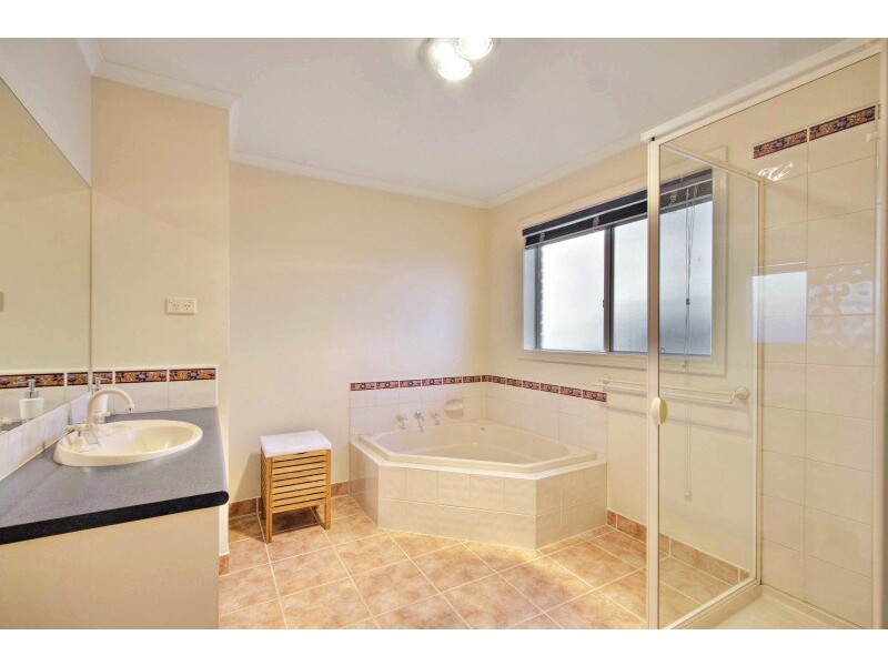 19 Fairholme Boulevard, Berwick VIC 3806