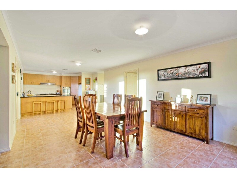 19 Fairholme Boulevard, Berwick VIC 3806