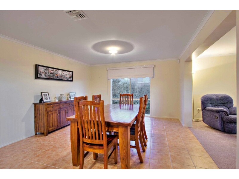 19 Fairholme Boulevard, Berwick VIC 3806