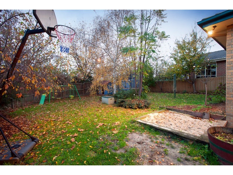 15 Howitt Court, Berwick VIC 3806