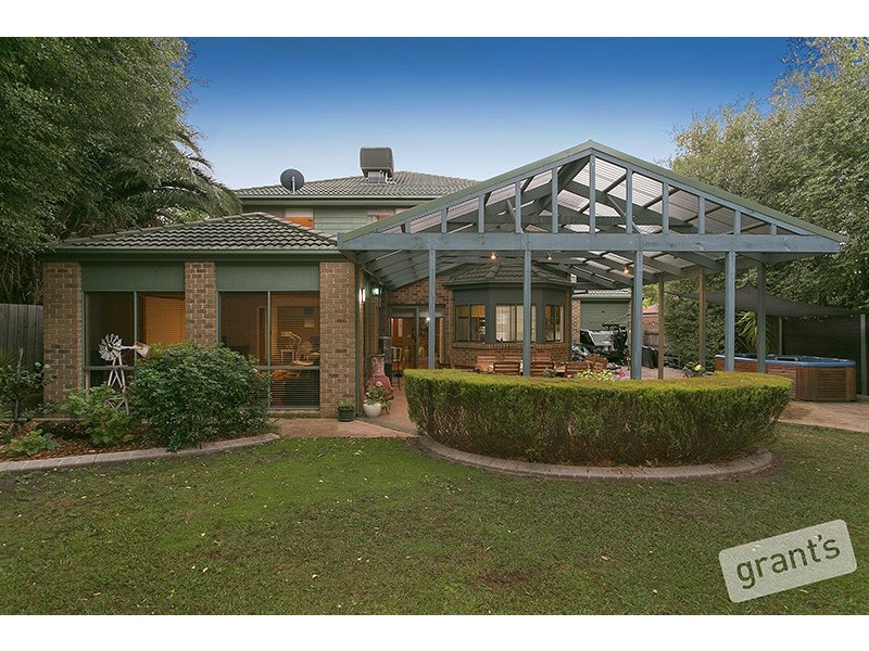 7 Ardblair Terrace, Narre Warren South VIC 3805