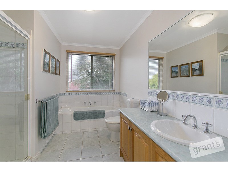 7 Ardblair Terrace, Narre Warren South VIC 3805