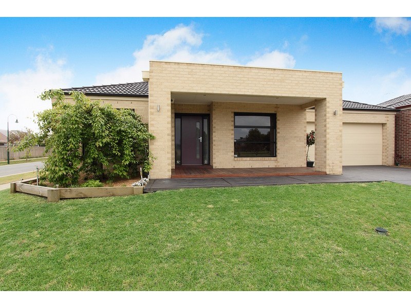 82 Wurundjeri Boulevard, Berwick VIC 3806