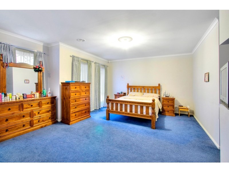 5 Highvale Crescent, Berwick VIC 3806