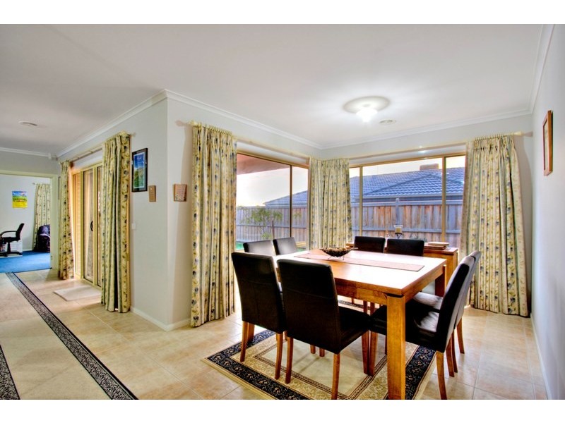 5 Highvale Crescent, Berwick VIC 3806