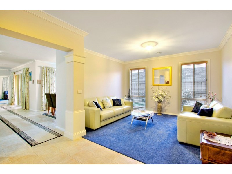 5 Highvale Crescent, Berwick VIC 3806