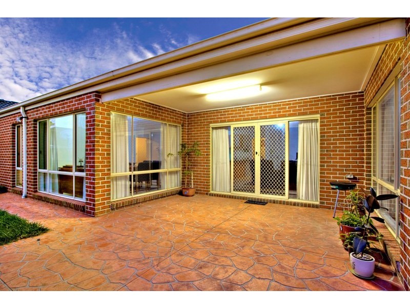 5 Highvale Crescent, Berwick VIC 3806