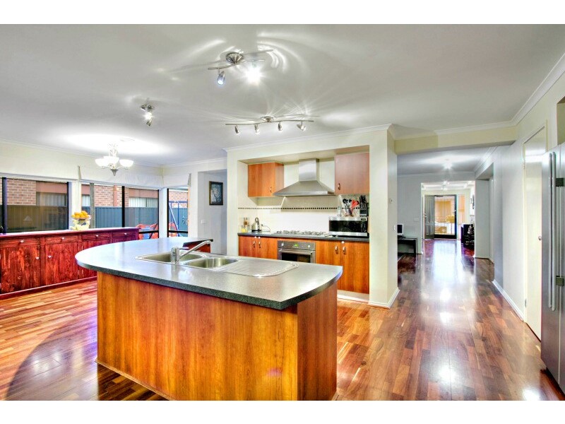 4 Flax Place, Pakenham VIC 3810