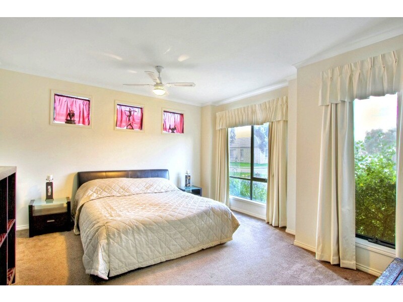4 Flax Place, Pakenham VIC 3810