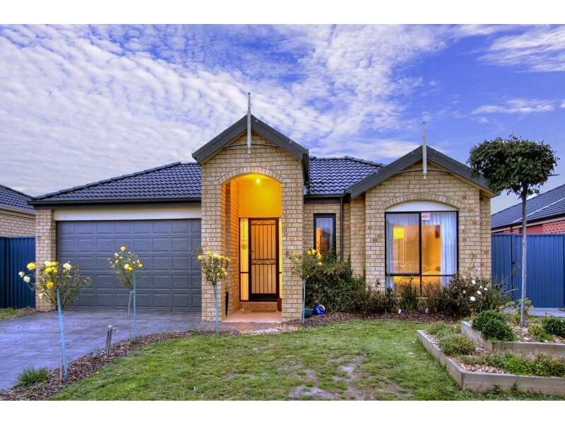 4 Flax Place, Pakenham VIC 3810
