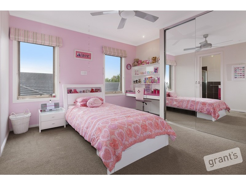 33 Viewgrand Drive, Berwick VIC 3806