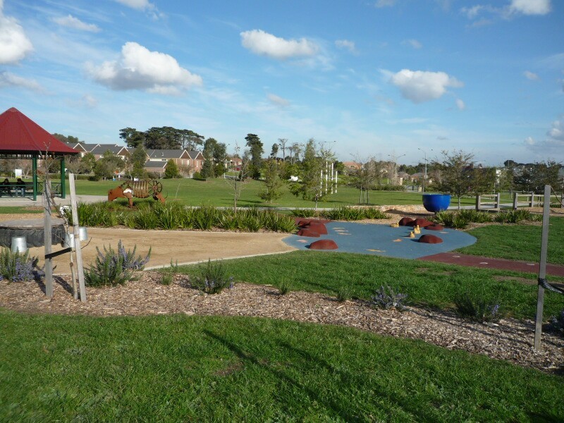 26/12 Grant Close, Berwick VIC 3806