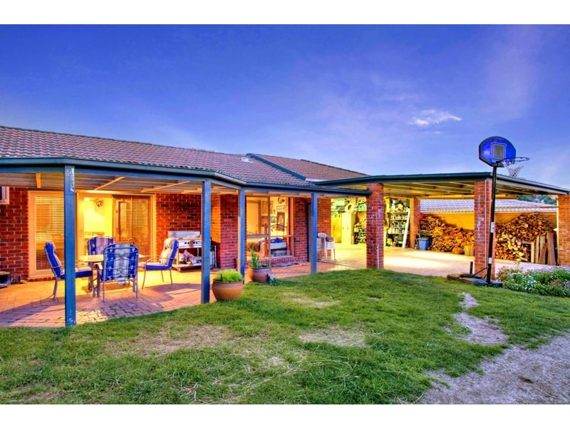 5 Coowarra Way, Berwick VIC 3806