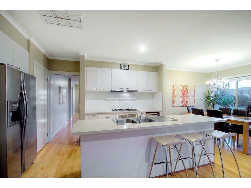 2 Emmett Avenue, Berwick VIC 3806