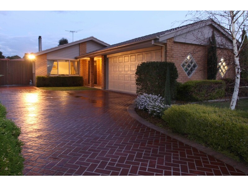 26 Coolong Avenue, Berwick VIC 3806