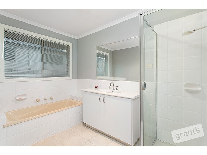 4 Hickory Drive, Narre Warren South VIC 3805