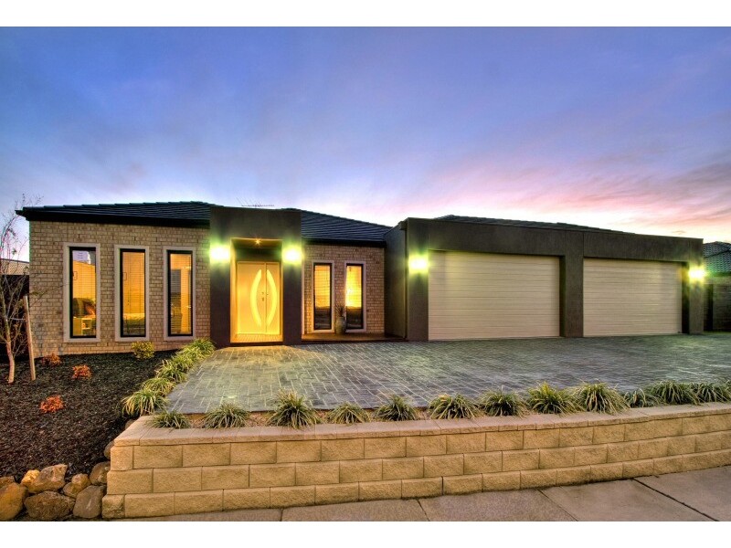 55 Bryn Mawr Boulevard, Berwick VIC 3806