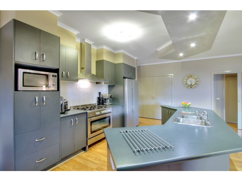 55 Bryn Mawr Boulevard, Berwick VIC 3806