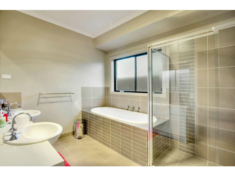 55 Bryn Mawr Boulevard, Berwick VIC 3806