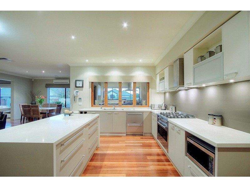 2 Avendon Court, Narre Warren South VIC 3805