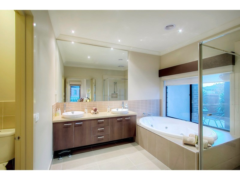 2 Avendon Court, Narre Warren South VIC 3805