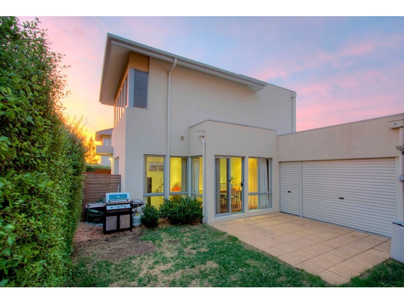 10/2 The Entrance, Pakenham VIC 3810