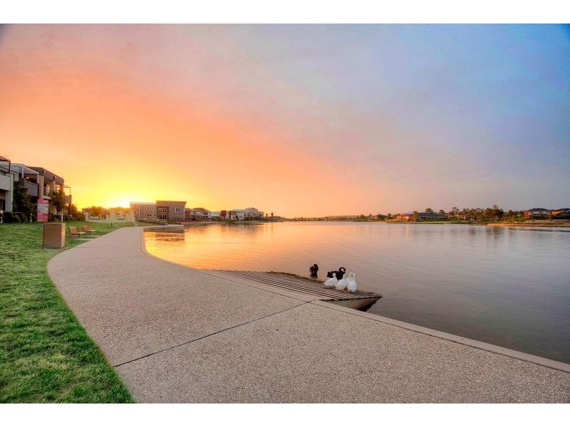 10/2 The Entrance, Pakenham VIC 3810
