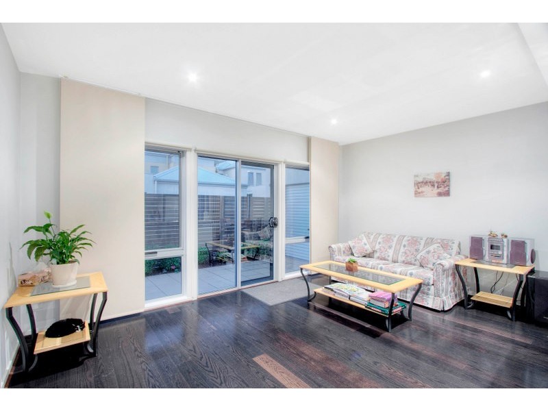 10/2 The Entrance, Pakenham VIC 3810