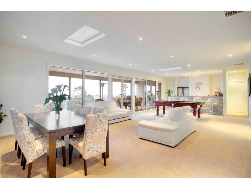 38 Leemak Crescent, Berwick VIC 3806