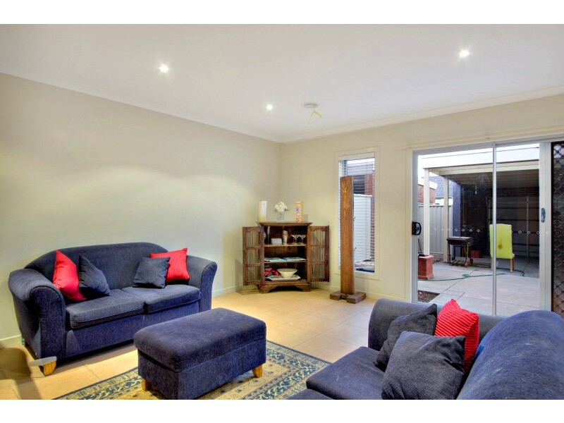 6 Stonebridge Lane, Pakenham VIC 3810