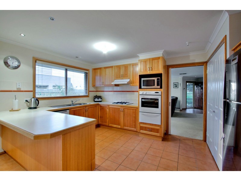 5 Brookfield Court, Berwick VIC 3806