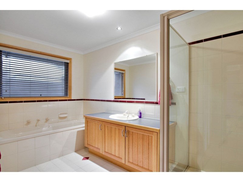 5 Brookfield Court, Berwick VIC 3806