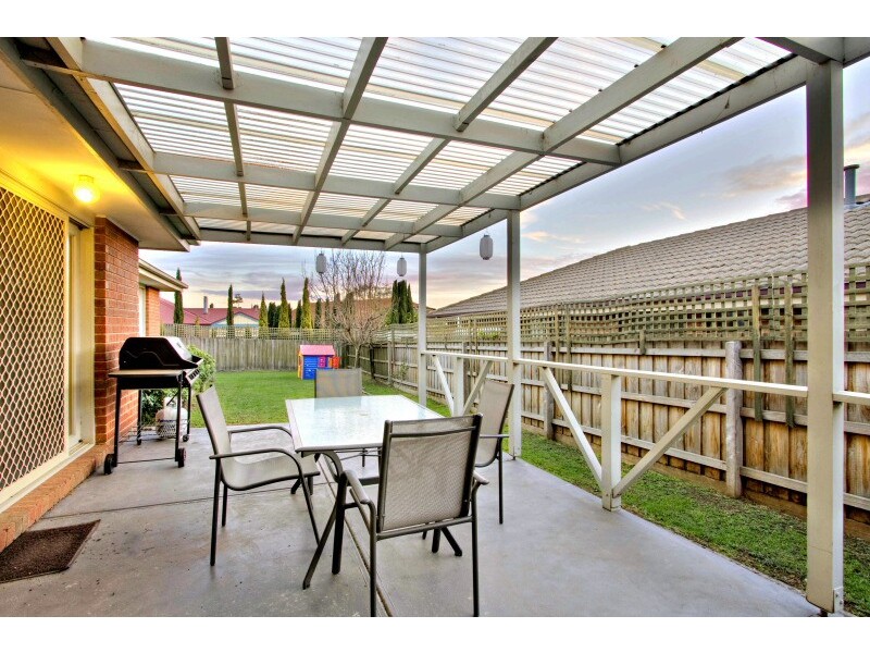 13 Millgrove Way, Berwick VIC 3806