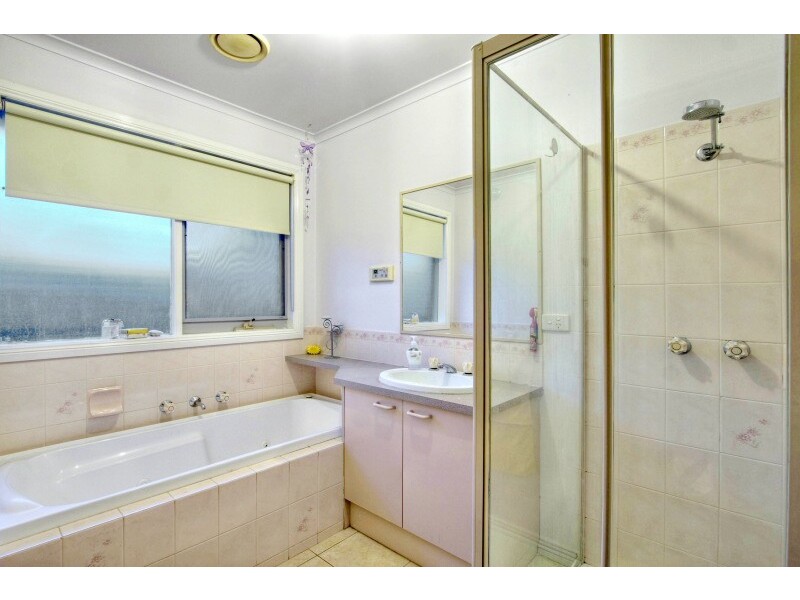 13 Millgrove Way, Berwick VIC 3806