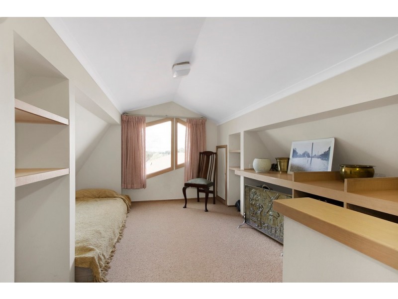 5 Royston Avenue, Berwick VIC 3806