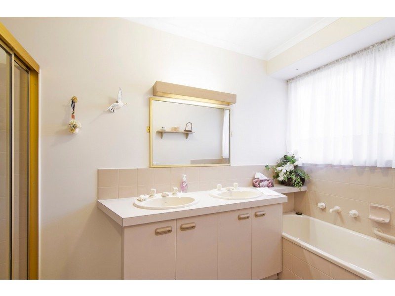 5 Royston Avenue, Berwick VIC 3806