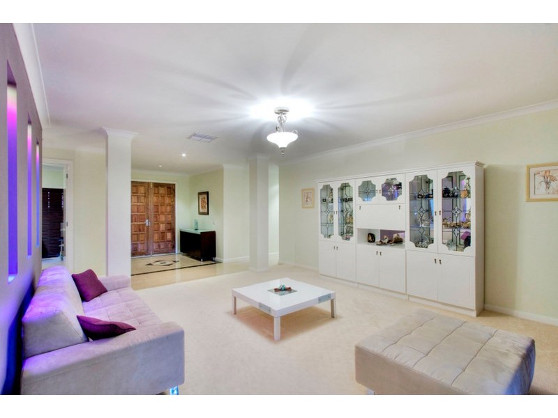 25 Highvale Crescent, Berwick VIC 3806