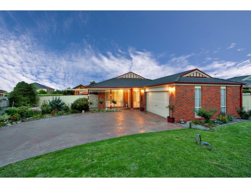 39 Robinswood Parade, Narre Warren South VIC 3805