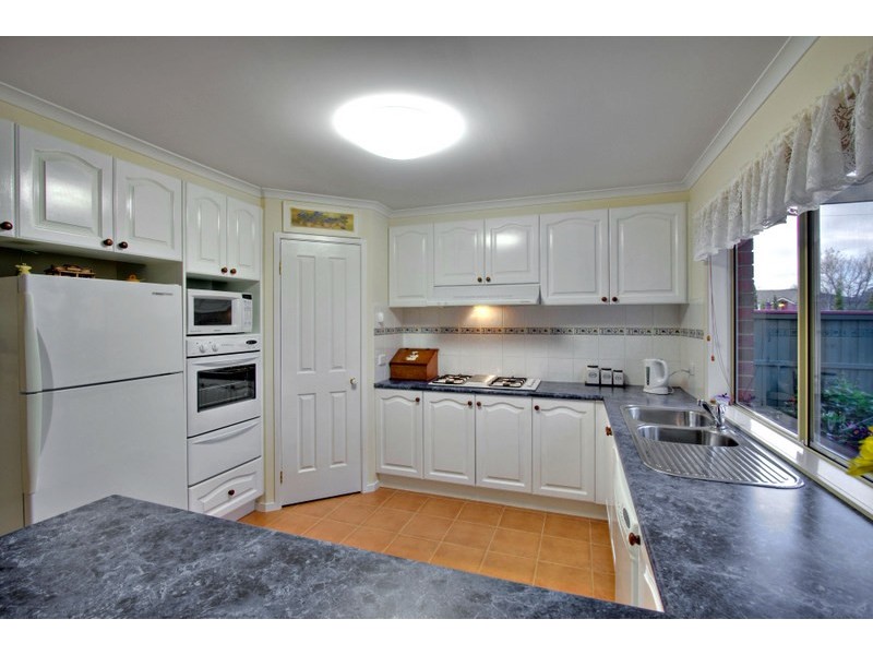 39 Robinswood Parade, Narre Warren South VIC 3805