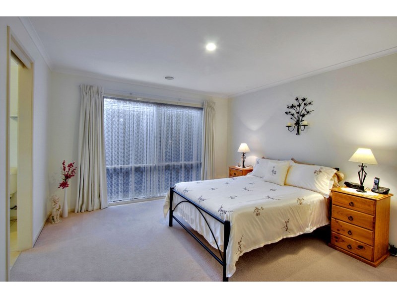 39 Robinswood Parade, Narre Warren South VIC 3805