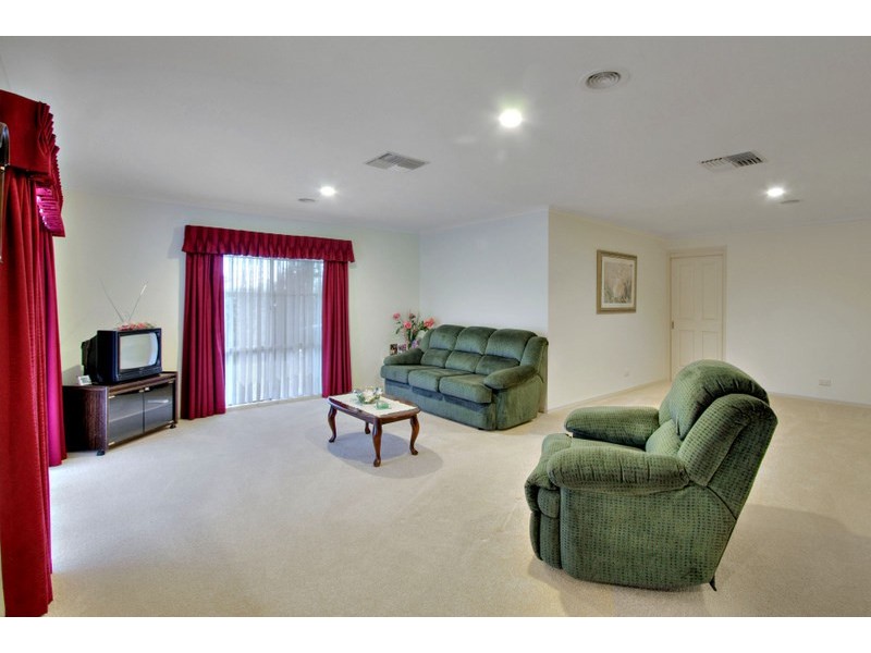 39 Robinswood Parade, Narre Warren South VIC 3805