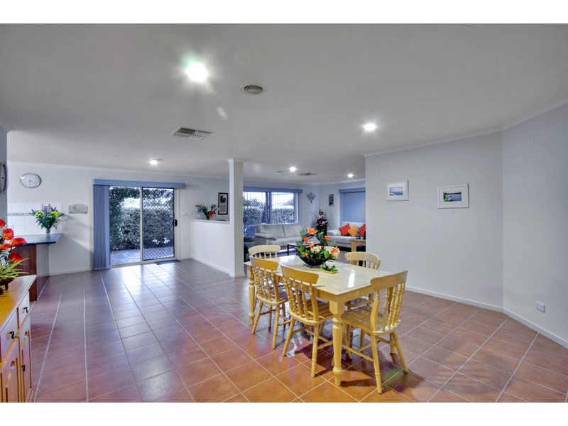 39 Robinswood Parade, Narre Warren South VIC 3805