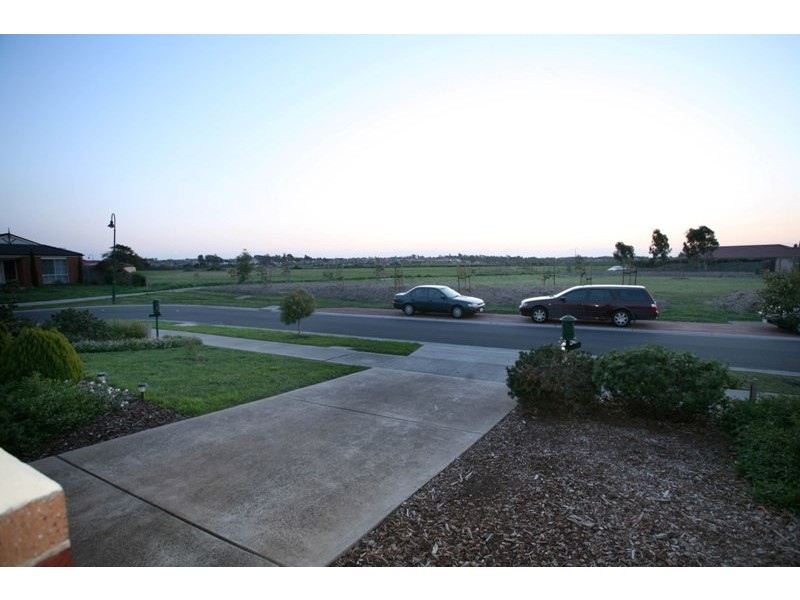 8 Bewley Way, Berwick VIC 3806