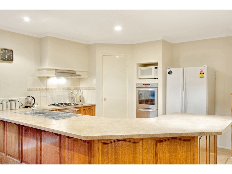 26 Streeton Way, Berwick VIC 3806