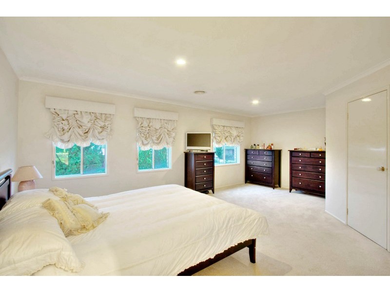 26 Streeton Way, Berwick VIC 3806