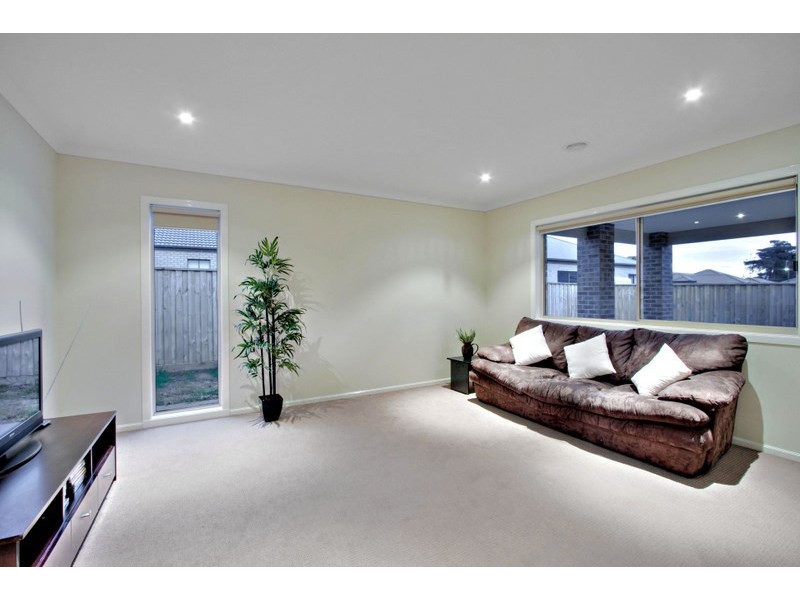 6 Honey Court, Berwick VIC 3806