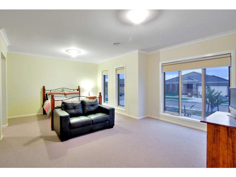 6 Honey Court, Berwick VIC 3806