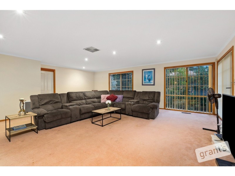 25 Balmain Drive, Berwick VIC 3806