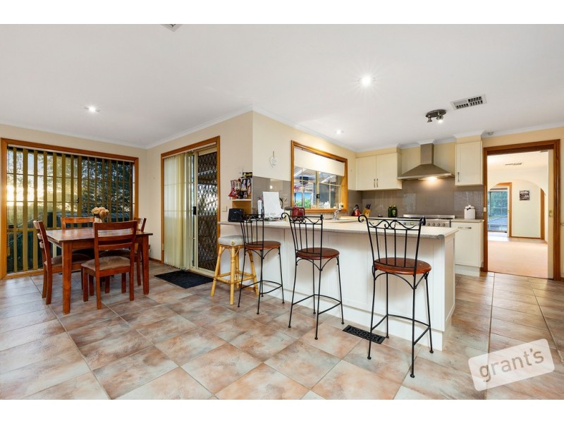 25 Balmain Drive, Berwick VIC 3806